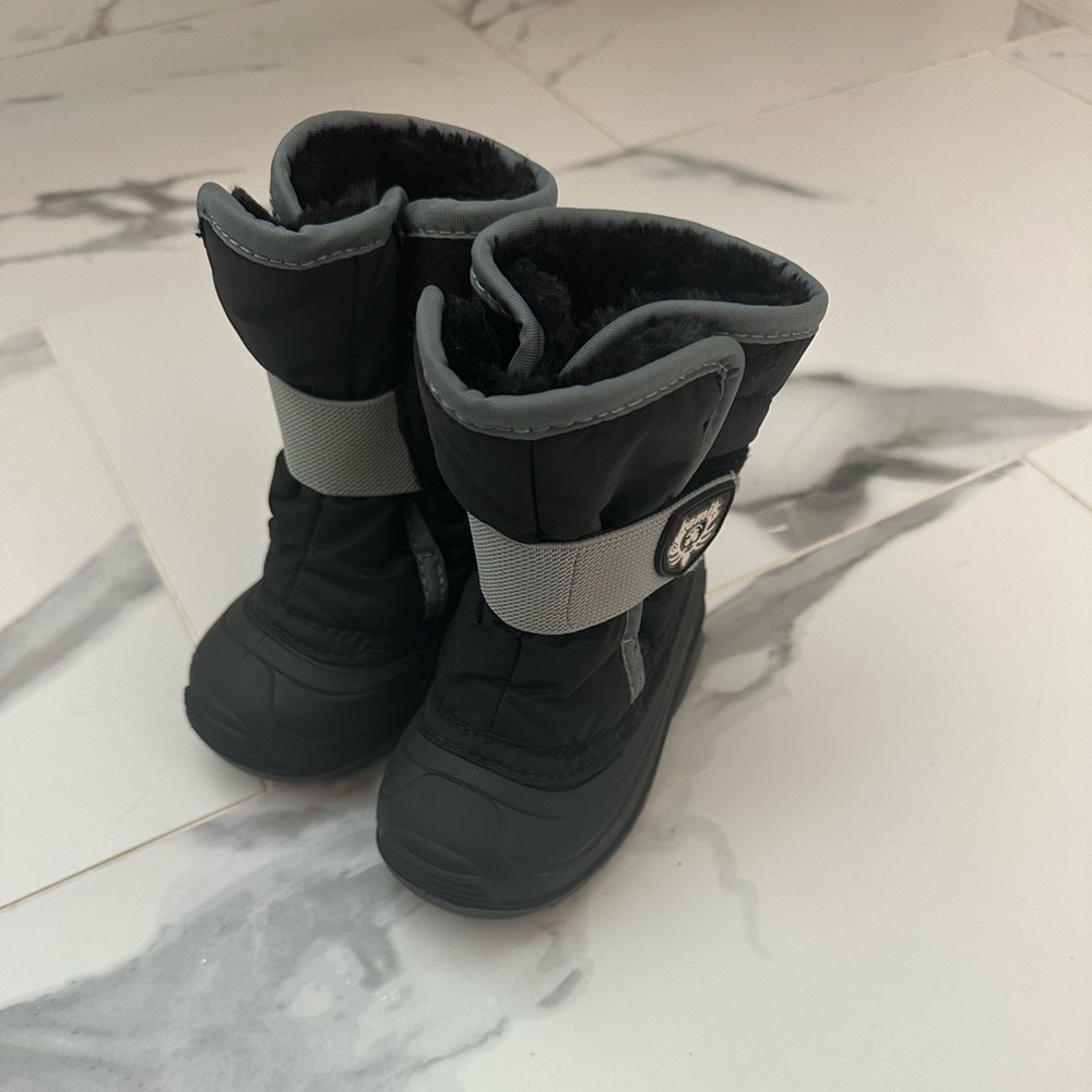 Kamik snow boots size 5 kids